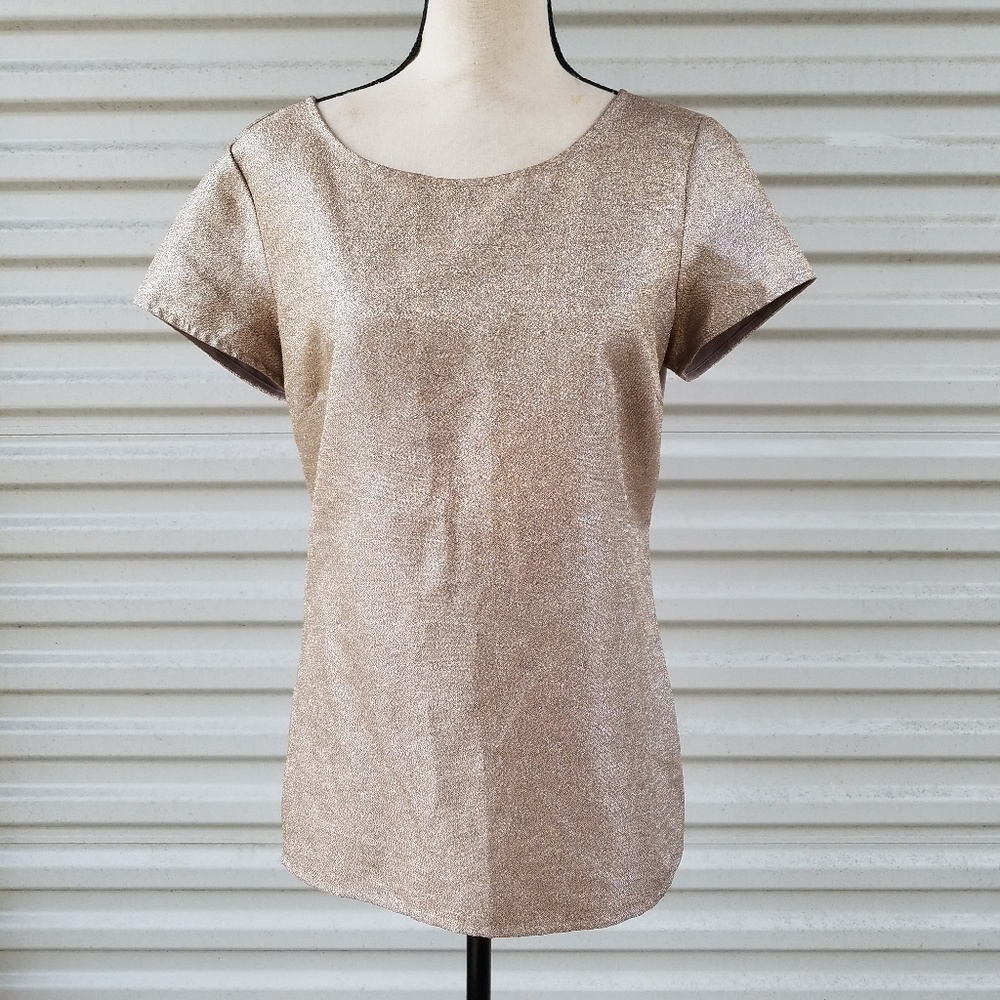 The Limited short sleeve gold top size med